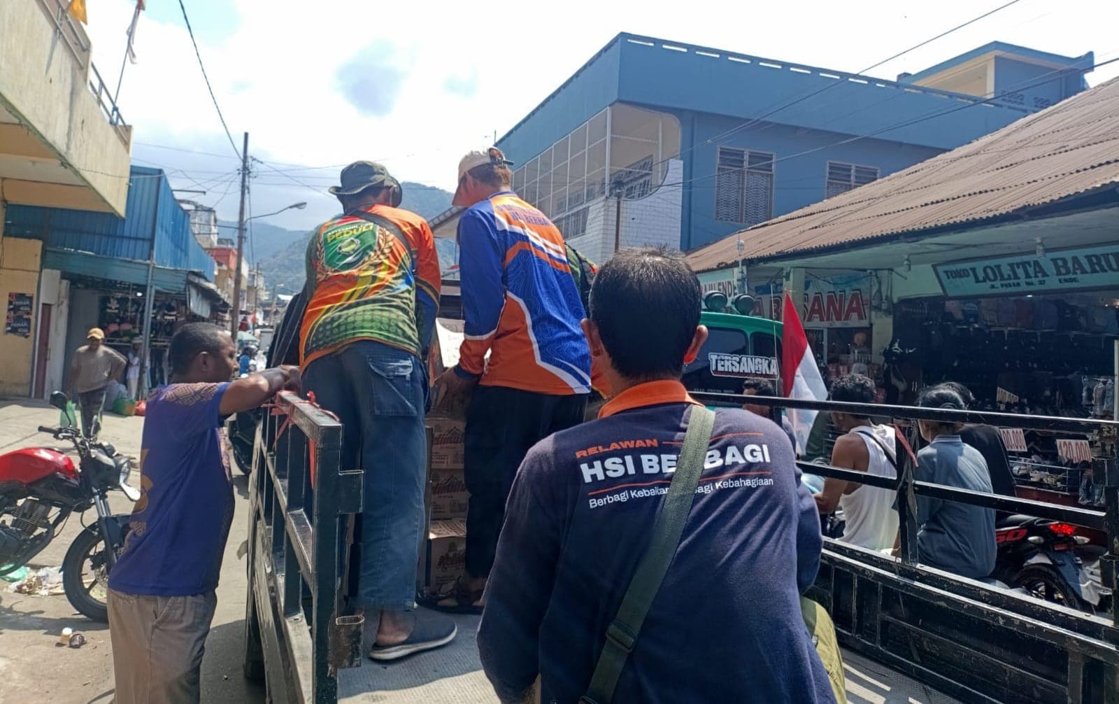 Tanggap Bencana NTT: Menuju Pota, Tim HSI BERBAGI Salurkan Beras dan Minyak Goreng