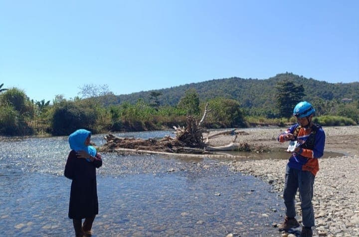 Laporan Langsung Pasca Gempa NTT: Sulit Air Bersih, Warga Berwudhu dengan Air Asin