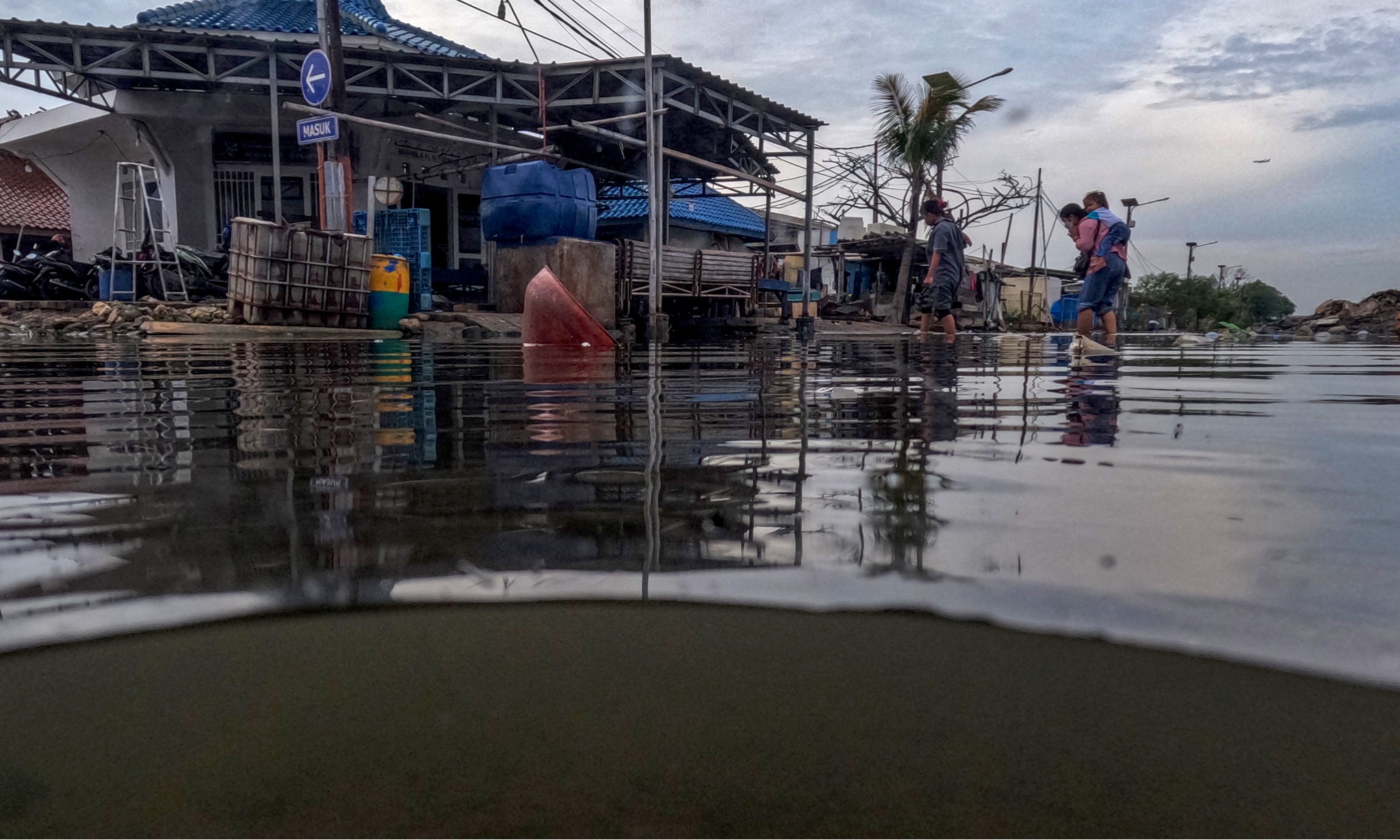 Awas Banjir dan Longsor, Bencana Hidrometeorologi Menanti!